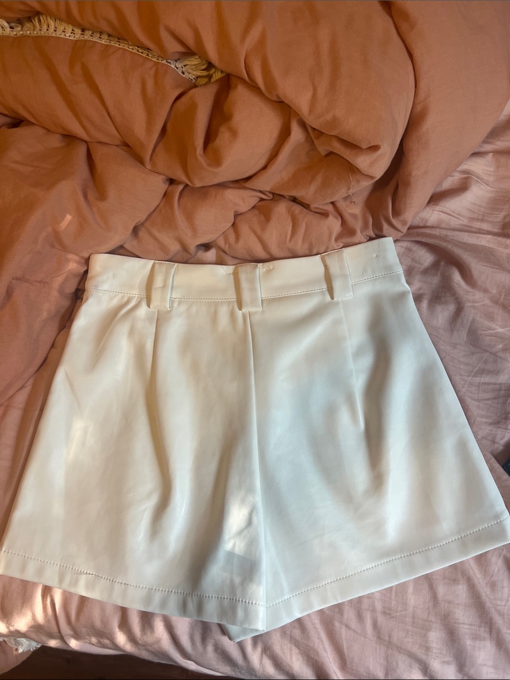 Goldie Boutique leather shorts cream - Picture 2 of 3